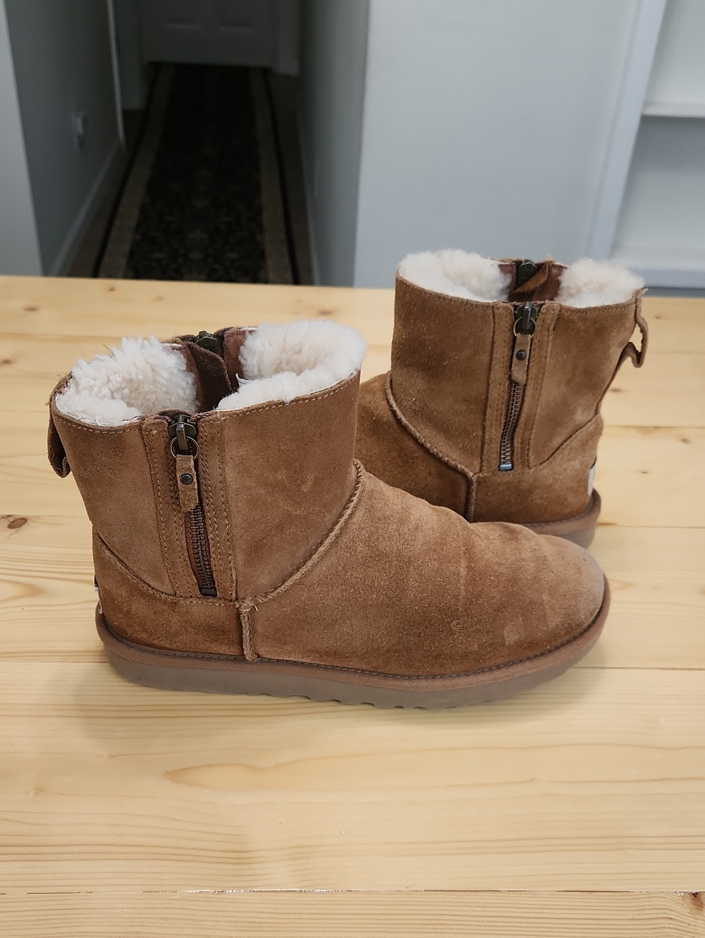 UGG Classic Bailey Zip Mini Boots Chestnut Brown Size 7